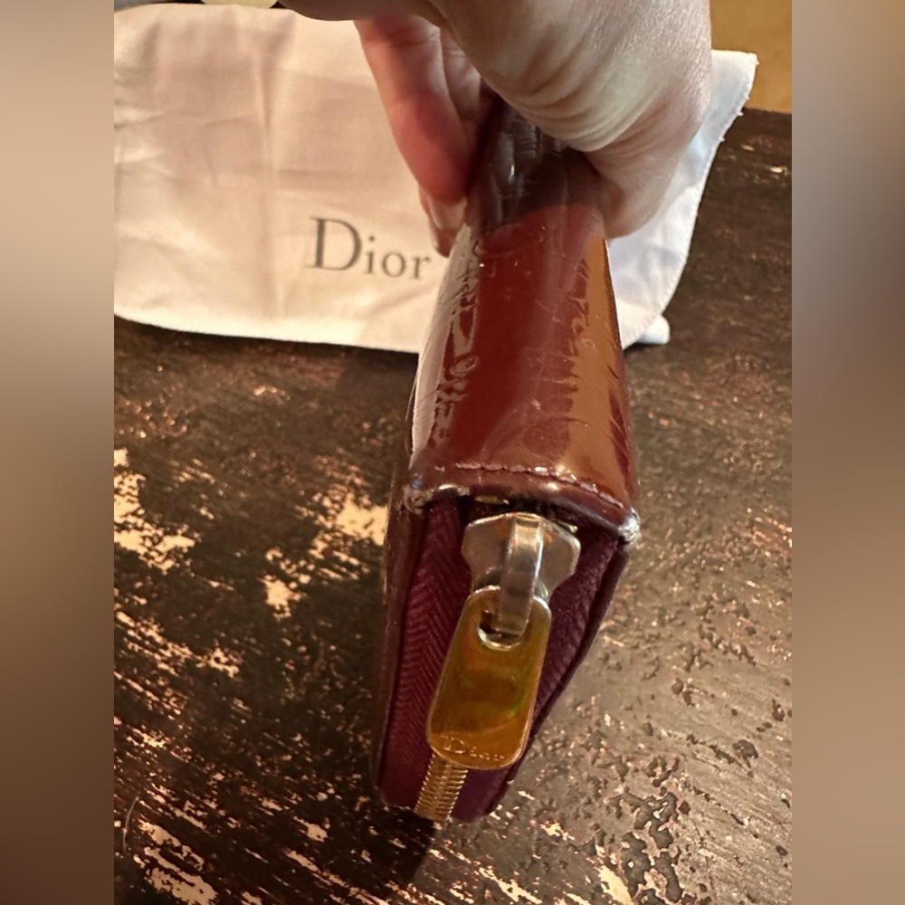 Beautiful Dior Patent Leather Bicolor Wallet - Picture 4 of 16